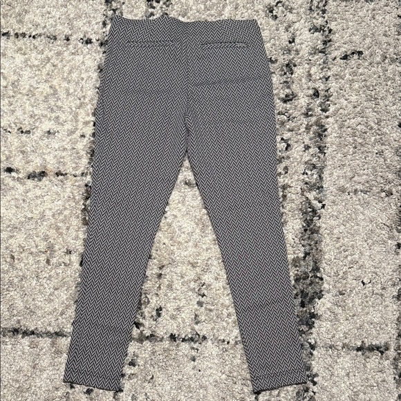 Calvin Klein  Zigzag Stretchy Leggings - Black and White - Picture 6 of 10